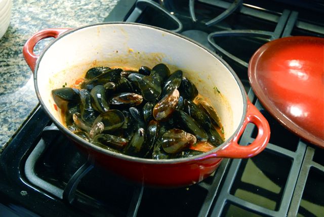 Tomato Basil and White Wine Mussels