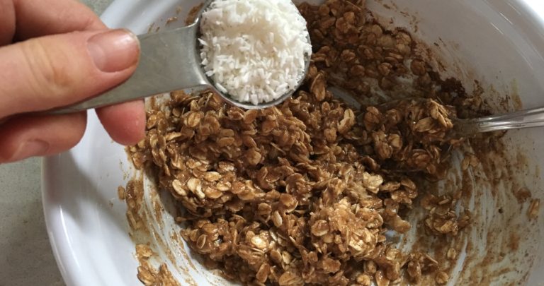 How To: Snack Healthy – No-Bake Tahini Oat and Cinnamon Balls