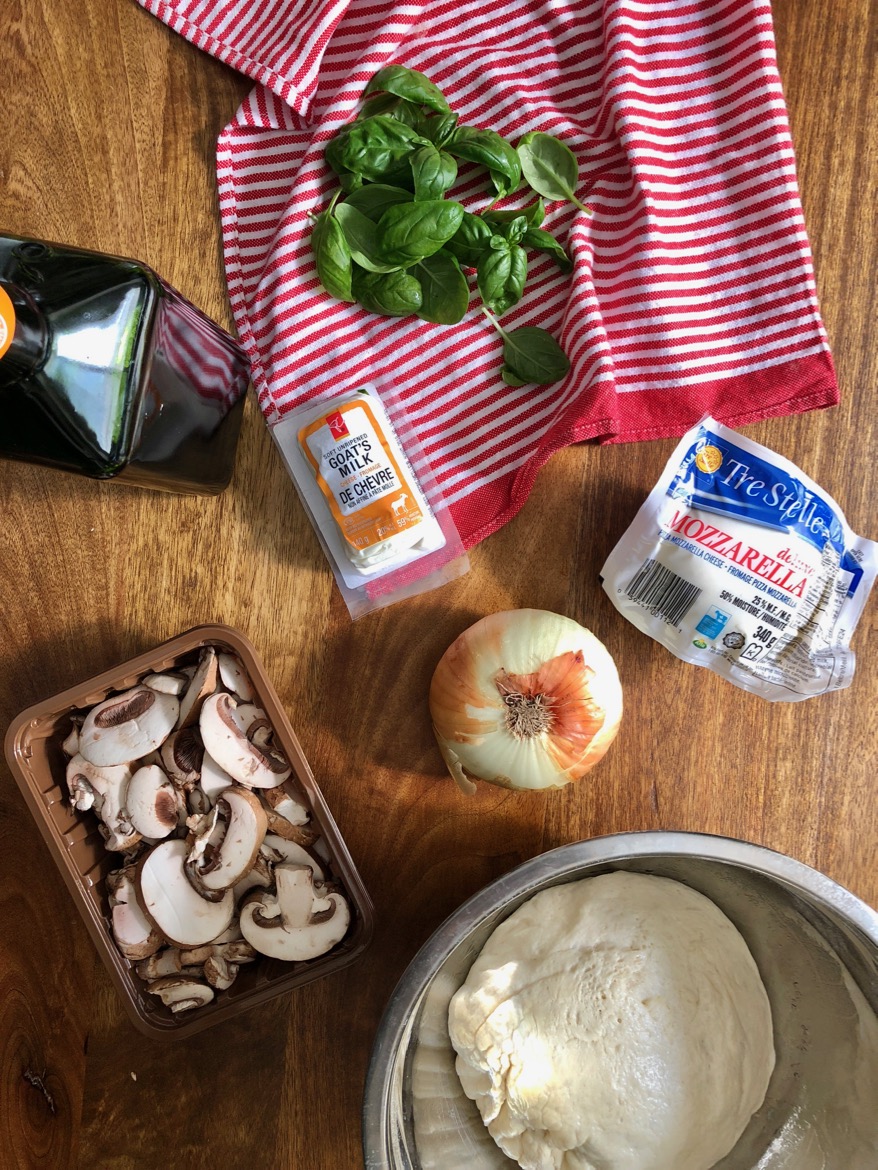 Grilled Caramelized Onion and Mushroom Pizza - How to Eat