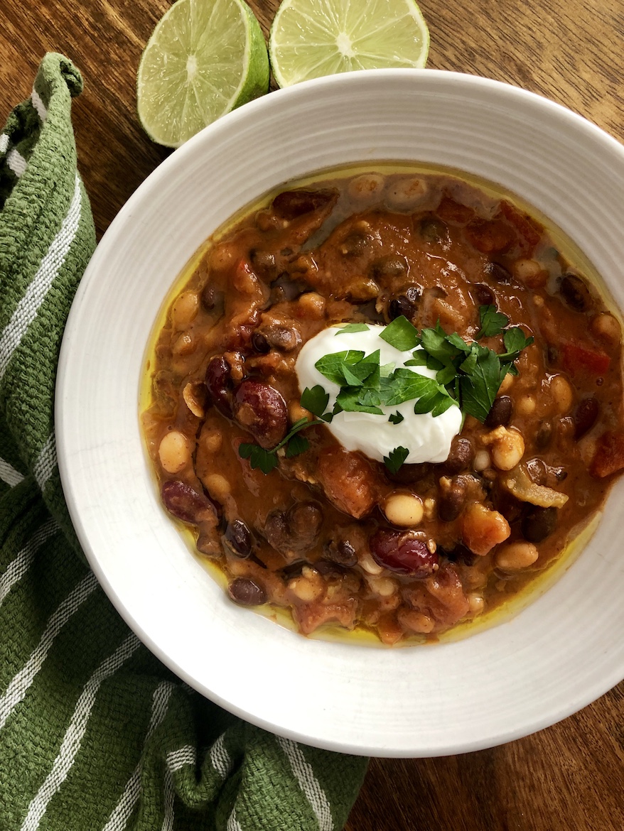 The Heartiest Vegetarian Chilli - How to Eat